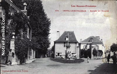 cartes-postales-photos-ENTREE-DU-VILLAGE-LESTELLE-BETHARRAM-64800-3108-20070828-4m9t2b2z9z4q5l0m8q2o jpg-1-maxi